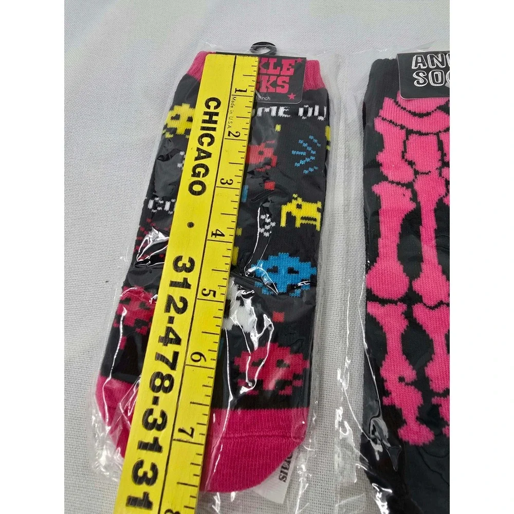 2 Pack Ankle Socks Black Pink Retro Space Invader Game Over Skeleton Bone Print